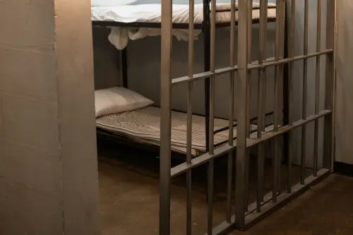 Monza, droga e cellulari introdotti in carcere: sei misure cautelari