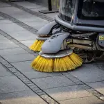 Monza, pulizia straordinaria delle strade: divieti di sosta in sette vie il 25 luglio